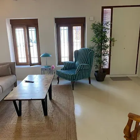 Casa Junto Al Castillo *